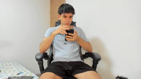 Snapshot of leo_jones389 chatting on 03.04.25 Leo Jones online show from 03.04.25