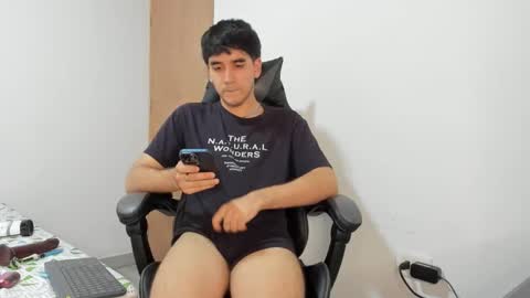 Snapshot of leo_jones389 chatting on 03.05.25 Leo Jones online show from 03.05.25