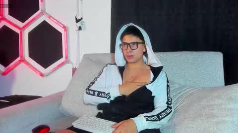 Snapshot of leo_muller chatting on 10.17.25 leo_muller online show from 10.17.25