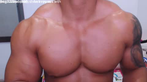 Snapshot of leo_muscleboy chatting on 12.11.24 Leo online show from 12.11.24