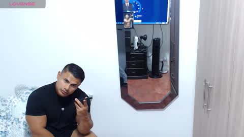 Snapshot of leo_muscleboy chatting on 09.24.25 Leo online show from 09.24.25