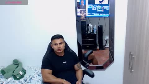 Snapshot of leo_muscleboy chatting on 10.14.25 Leo online show from 10.14.25