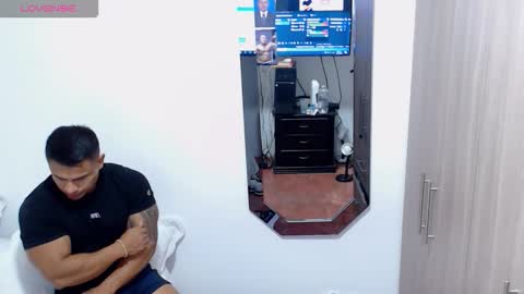 Snapshot of leo_muscleboy chatting on 10.21.25 Leo online show from 10.21.25