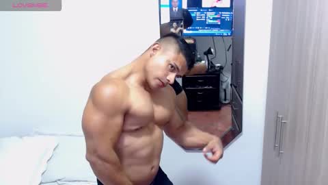 Snapshot of leo_muscleboy chatting on 10.22.25 Leo online show from 10.22.25