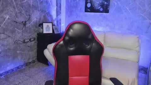 Leo independent model online show from 11.14.25