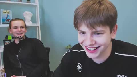 Snapshot of leo_void chatting on 11.26.25 leo_void online show from 11.26.25