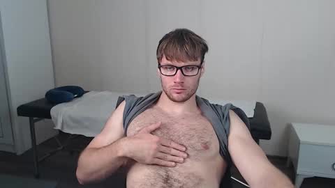 Snapshot of leoackerman chatting on 10.11.25 leoackerman online show from 10.11.25