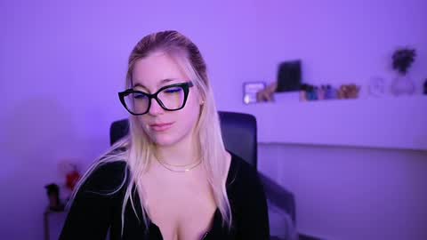 leokitty  online show from 04.14.26