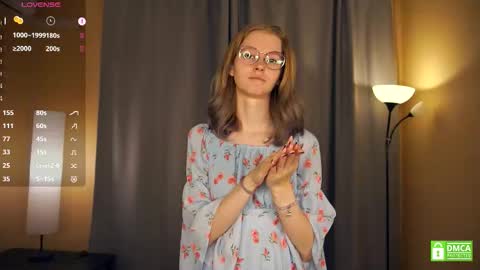 Snapshot of leolakorner chatting on 12.17.25 Hello Im Roxy Im just starting my journey here so lets get acquainted online show from 12.17.25