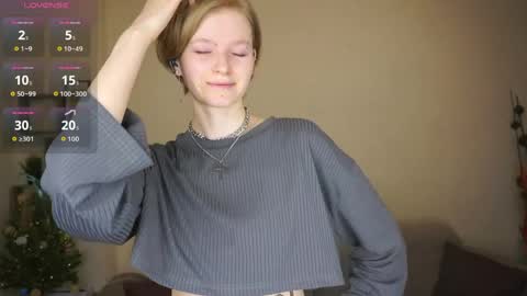 Hello Im Roxy Im just starting my journey here so lets get acquainted online show from 04.01.26