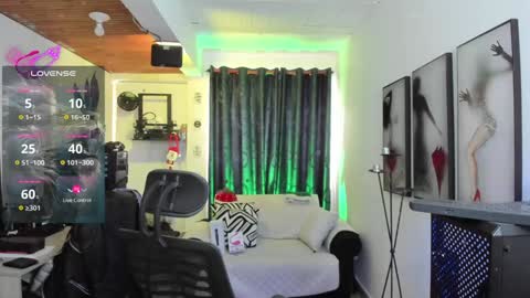 Snapshot of leon_1717 chatting on 12.27.24 Leon online show from 12.27.24