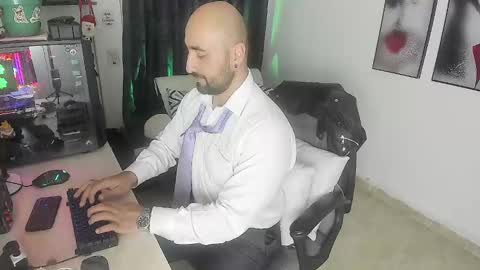 Snapshot of leon_1717 chatting on 12.28.24 Leon online show from 12.28.24