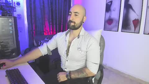 Snapshot of leon_1717 chatting on 01.12.25 Leon online show from 01.12.25