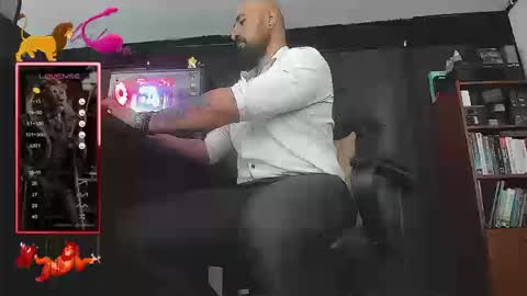 Snapshot of leon_1717 chatting on 09.09.25 Leon online show from 09.09.25