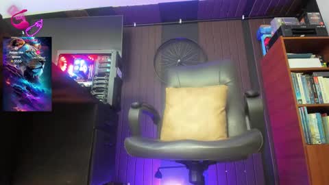 Snapshot of leon_1717 chatting on 11.06.25 Leon online show from 11.06.25