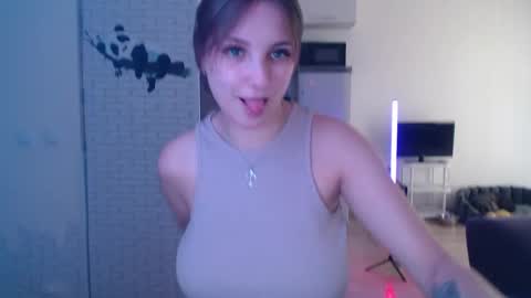 Leonaalove online show from 04.01.26