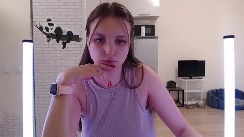 Leonaalove online show from 04.15.26