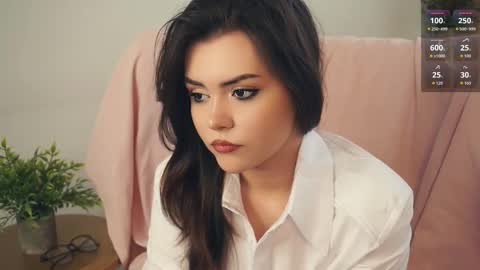 Mia online show from 10.15.25