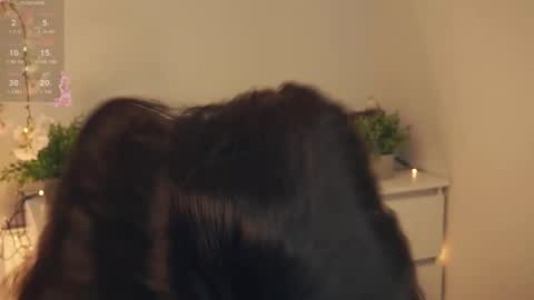 Mia online show from 11.23.25