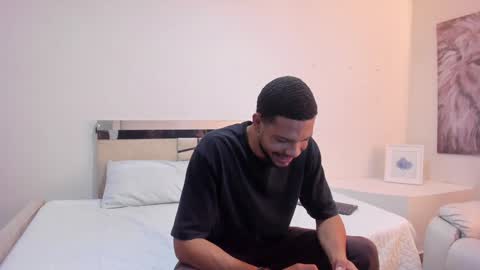 Snapshot of leonardgrant_ chatting on 02.05.25 Leonard online show from 02.05.25