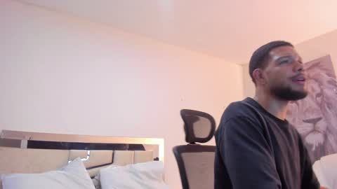 Snapshot of leonardgrant_ chatting on 02.05.25 Leonard online show from 02.05.25