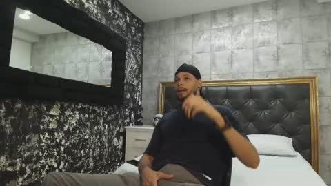 Snapshot of leonardgrant_ chatting on 02.11.25 Leonard online show from 02.11.25