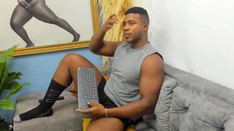 Leandro jones online show from 11.17.25