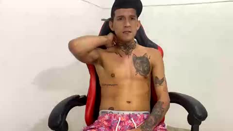 Snapshot of leonardo_twinks chatting on 10.21.25 Leonardo Adams online show from 10.21.25