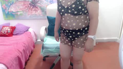 leonela   online show from 01.12.26