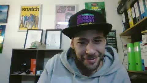 Snapshot of leonidascum chatting on 02.17.26 leonidascum online show from 02.17.26