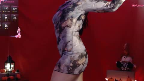 My name is Leonora  Pleasures to see you  Follow me here and instagram  online show from 10.15.25
