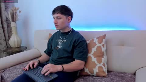 Leo  online show from 10.17.25