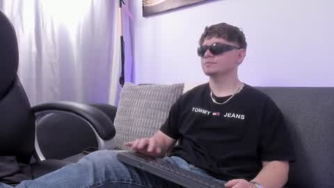 Leo  online show from 12.19.25