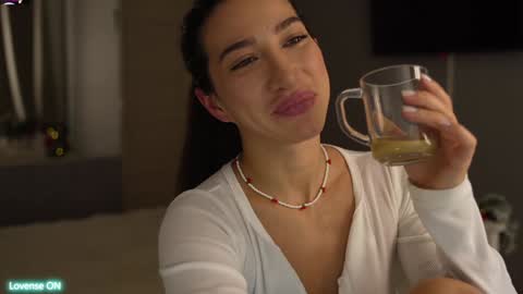 Leora online show from 01.04.25