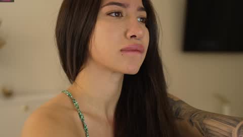 Leora online show from 02.04.25