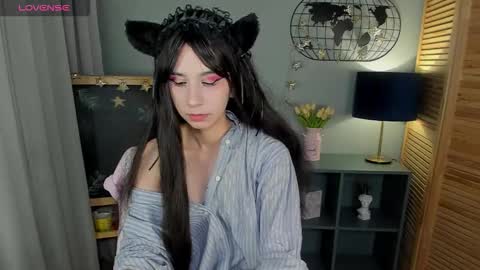 Snapshot of lesilos chatting on 01.16.26 Eveline online show from 01.16.26