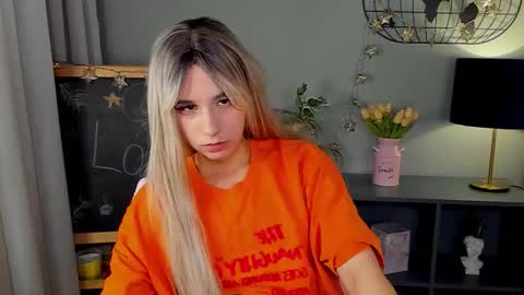 Snapshot of lesilos chatting on 02.05.26 Eveline online show from 02.05.26