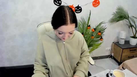 Lesley online show from 10.12.25