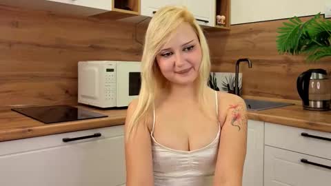 Snapshot of leslieewalker chatting on 12.01.25 Lisa online show from 12.01.25