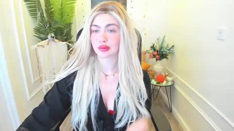 lesliemineg online show from 10.22.25