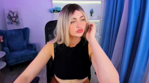 lesliemineg online show from 11.21.25