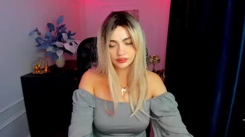 lesliemineg online show from 11.24.25