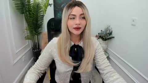 lesliemineg online show from 11.26.25