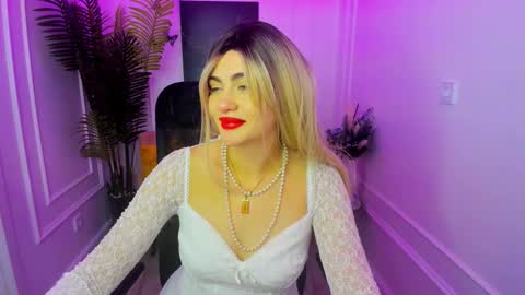 lesliemineg online show from 11.28.25