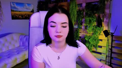 Snapshot of leslierowe chatting on 10.24.25 LeslieRowe online show from 10.24.25