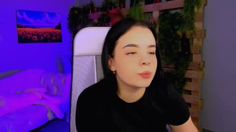 Snapshot of leslierowe chatting on 12.05.25 LeslieRowe online show from 12.05.25