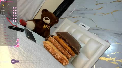 I am here from Monday to Friday from 730 am to 130 pm Colombia time and saturday from 500 am to 1000 am .... Soon Blue page online show from 02.17.25