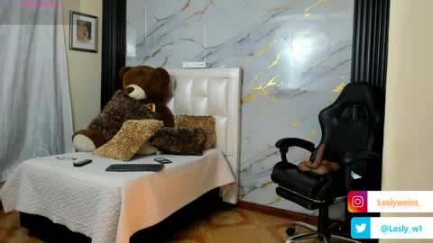 I am here from Monday to Friday from 730 am to 130 pm Colombia time and saturday from 500 am to 1000 am .... Soon Blue page online show from 04.10.26