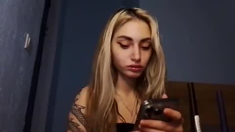 lesyawhite online show from 11.19.25