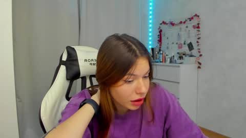 Snapshot of let_me_seee chatting on 12.04.24 Fiona online show from 12.04.24